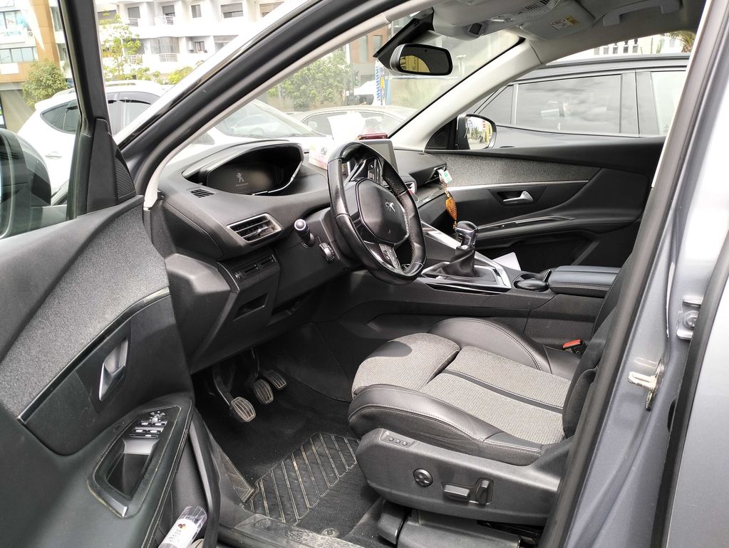 PEUGEOT 3008 2019