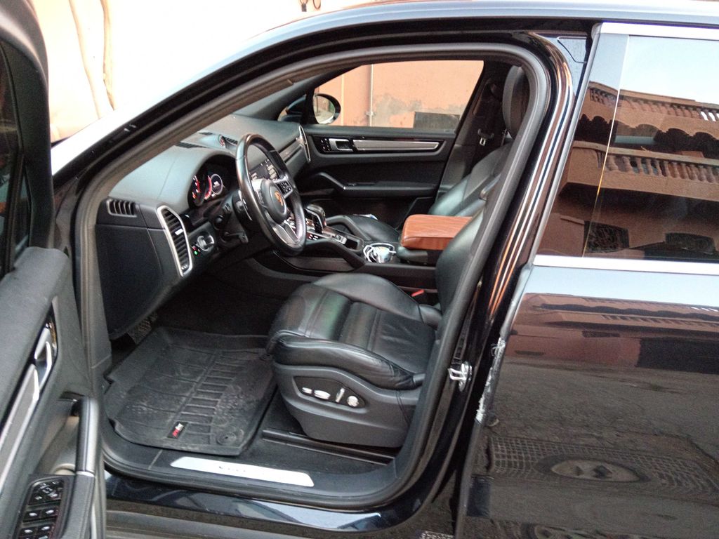 PORSCHE Cayenne 2018