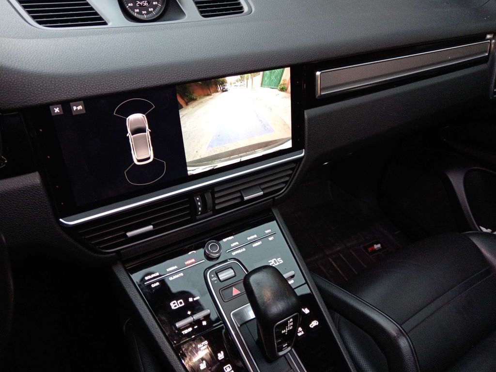 PORSCHE Cayenne 2018