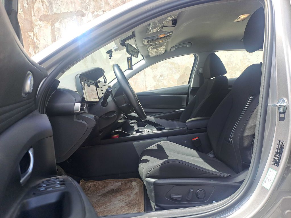 HYUNDAI Elantra 2024