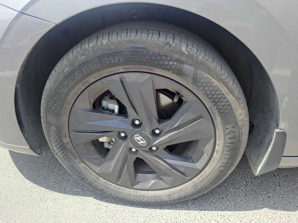 HYUNDAI Elantra 2024