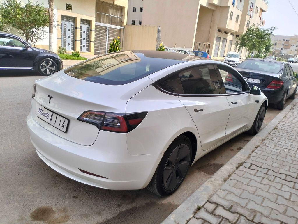 TESLA Model 3 2022