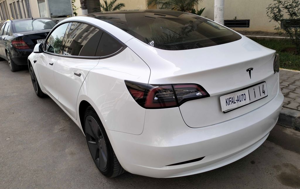 TESLA Model 3 2022