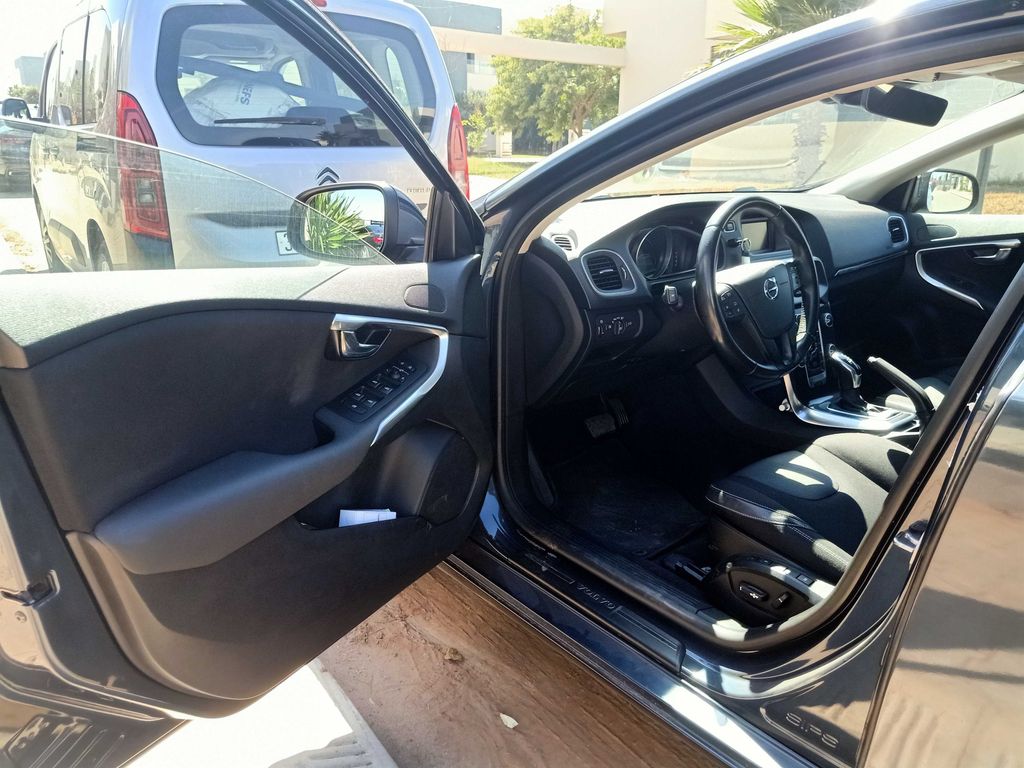 VOLVO V40 2019