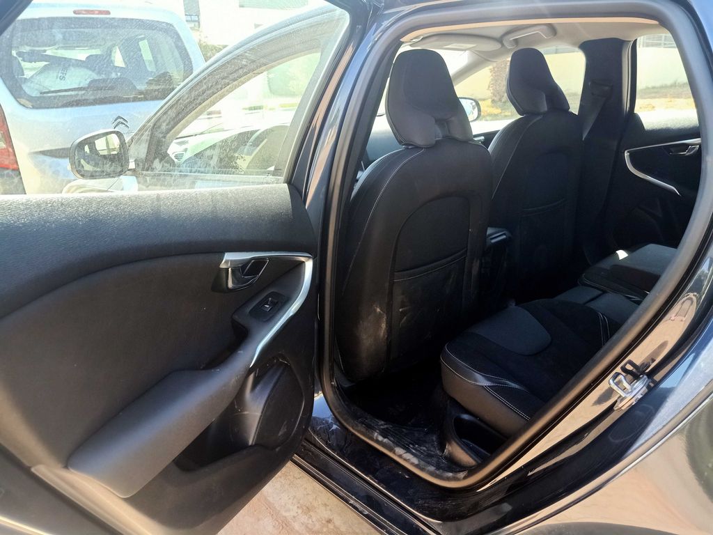 VOLVO V40 2019