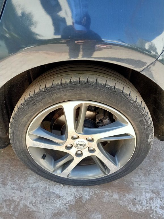 VOLVO V40 2019