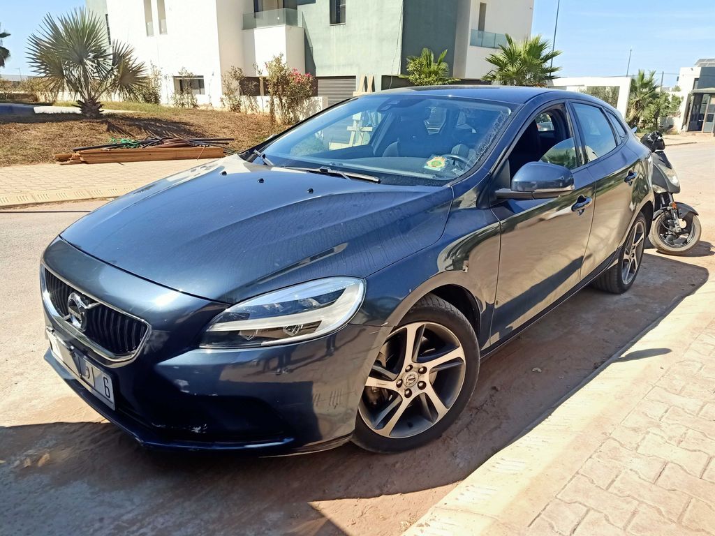 VOLVO V40