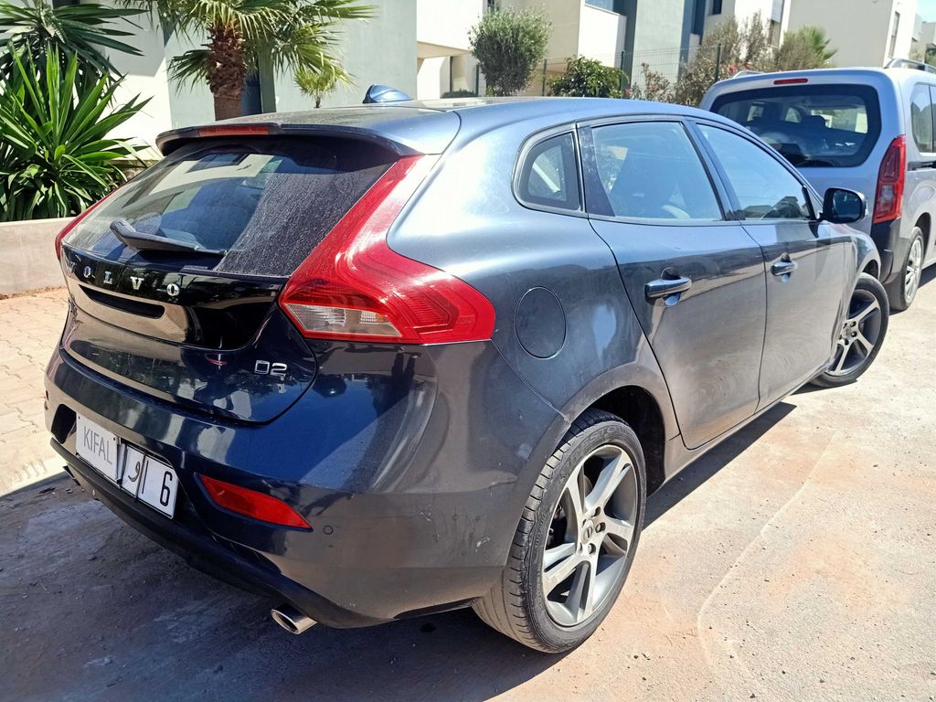 VOLVO V40 2019