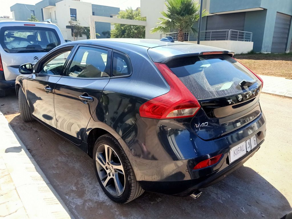 VOLVO V40 2019