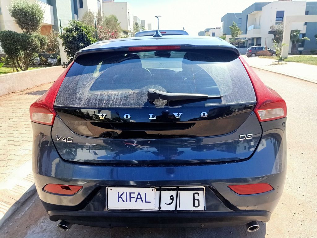 VOLVO V40 2019