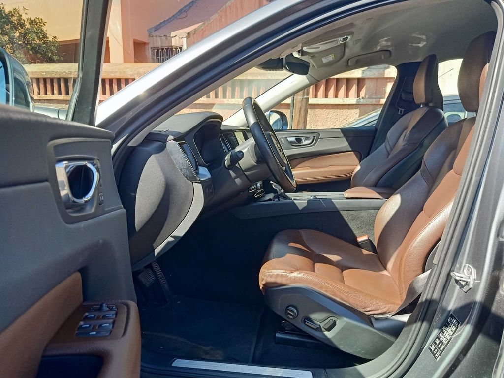 VOLVO XC60 2019