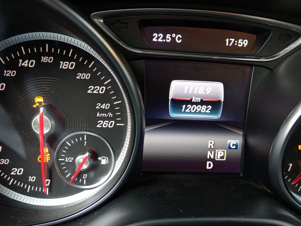 MERCEDES-BENZ GLA 2019