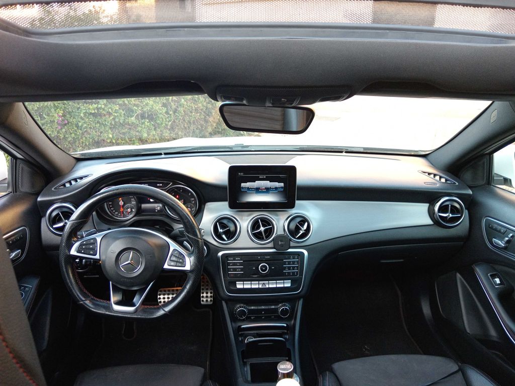 MERCEDES-BENZ GLA 2019