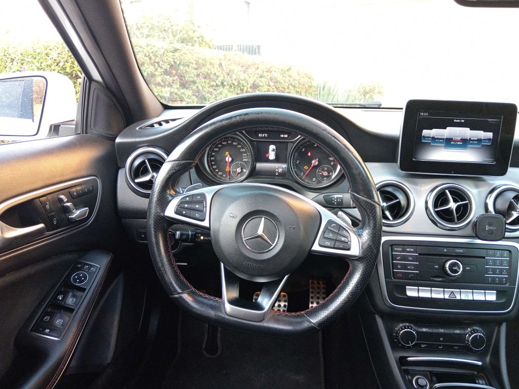 MERCEDES-BENZ GLA 2019