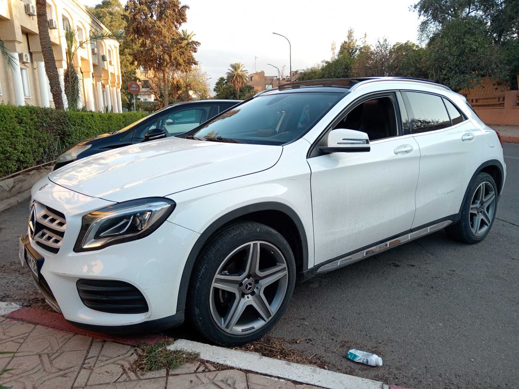 MERCEDES-BENZ GLA
