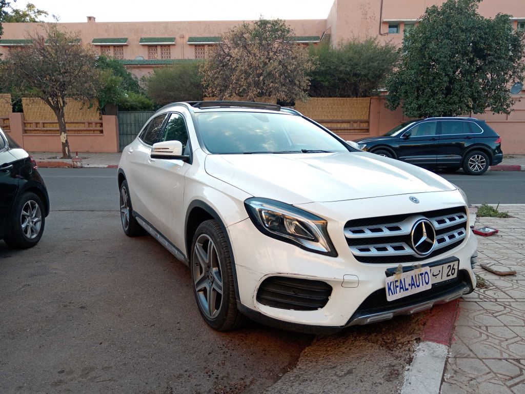 MERCEDES-BENZ GLA 2019