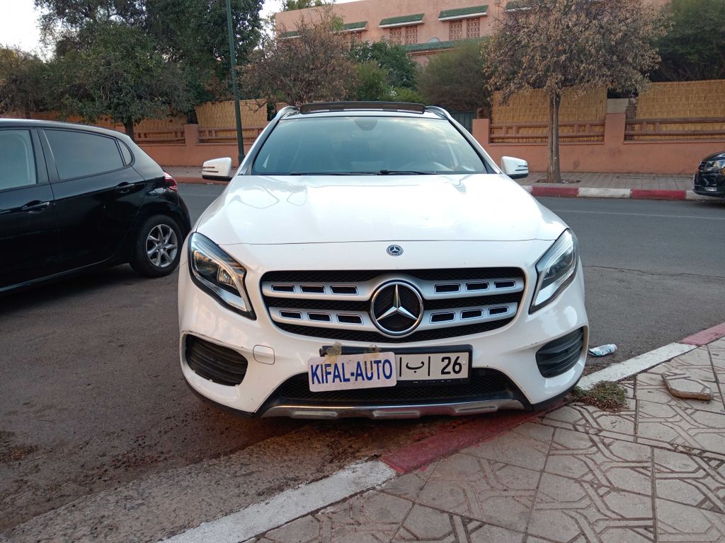 MERCEDES-BENZ GLA 2019