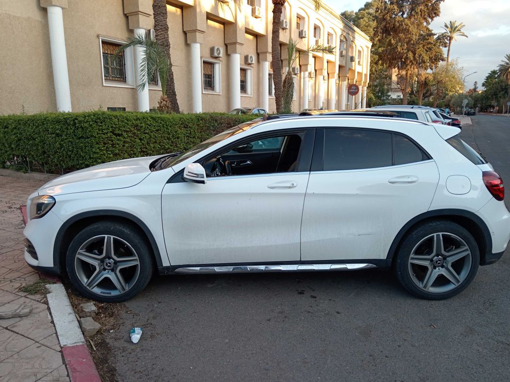 MERCEDES-BENZ GLA 2019