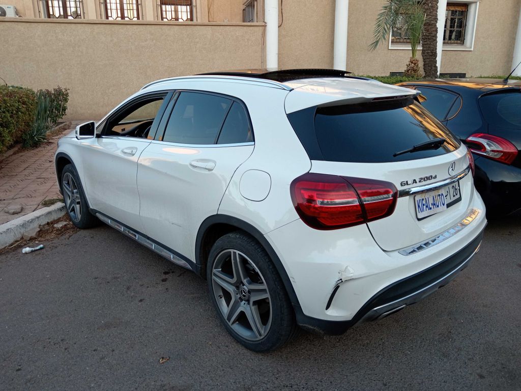 MERCEDES-BENZ GLA 2019