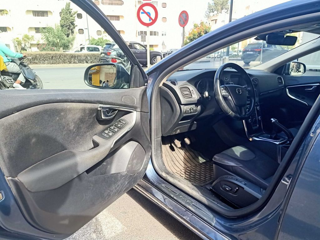 VOLVO V40 2017
