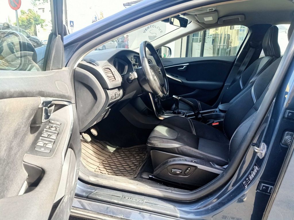 VOLVO V40 2017