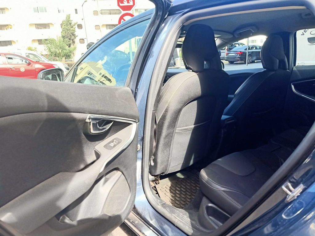 VOLVO V40 2017