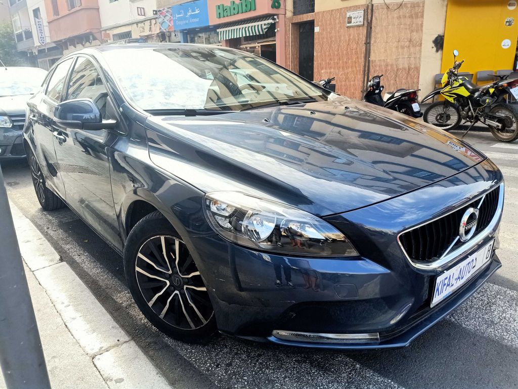 VOLVO V40 2017