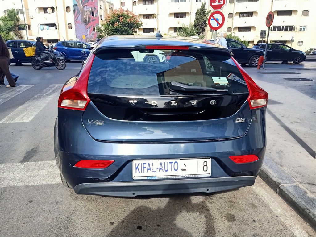VOLVO V40 2017