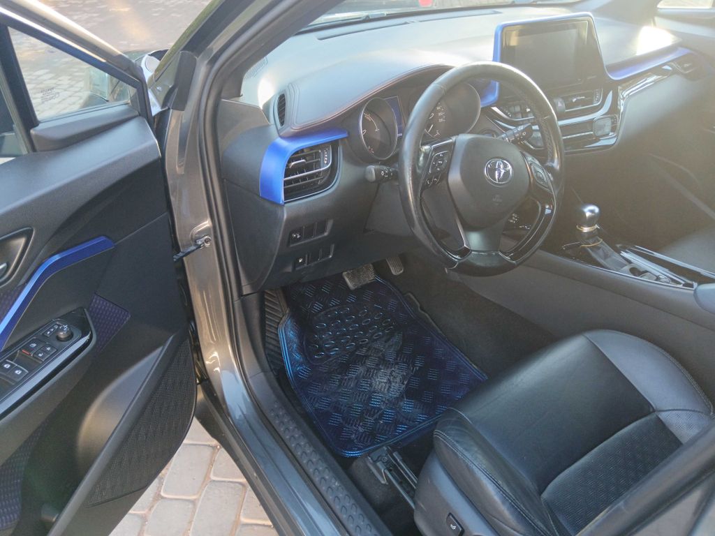TOYOTA C-HR 2017