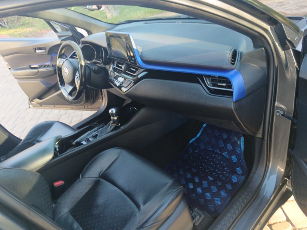 TOYOTA C-HR 2017