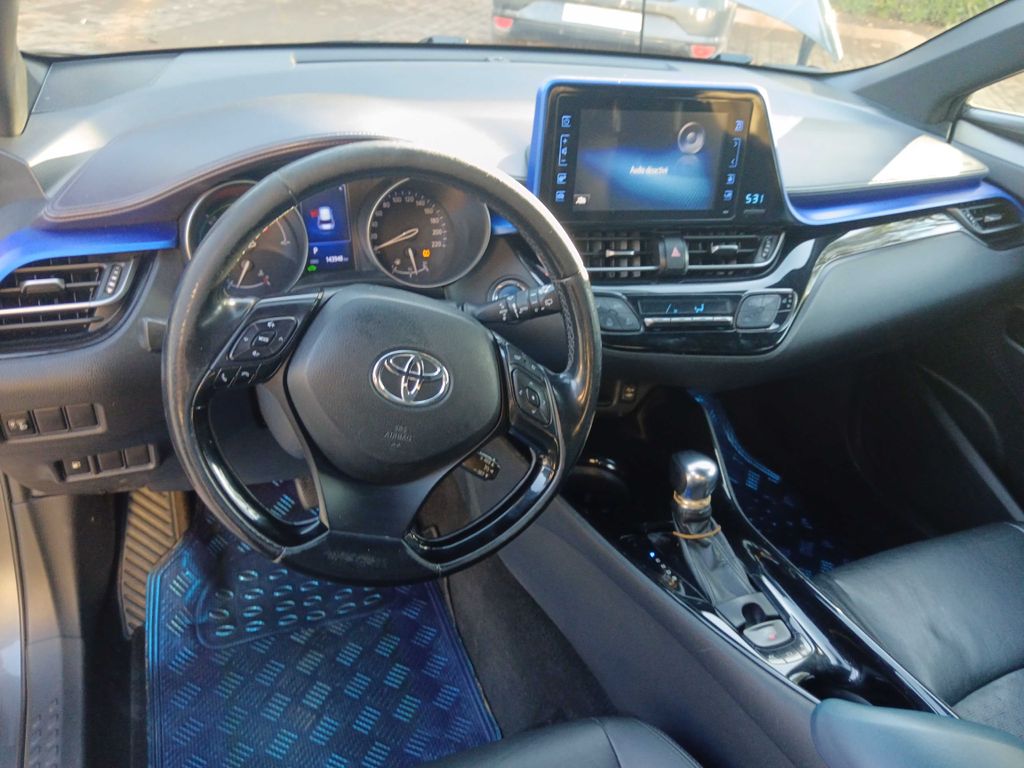 TOYOTA C-HR 2017