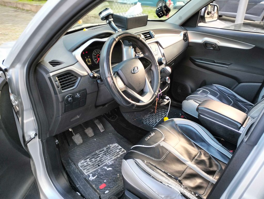 MAHINDRA KUV 100 2022