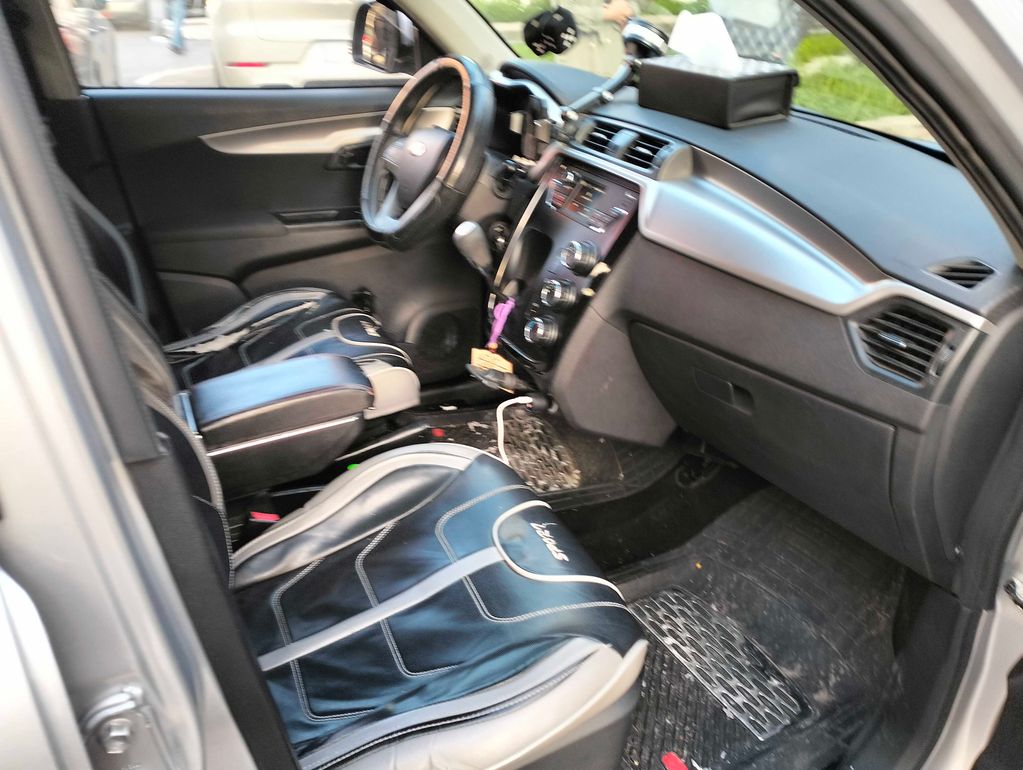 MAHINDRA KUV 100 2022