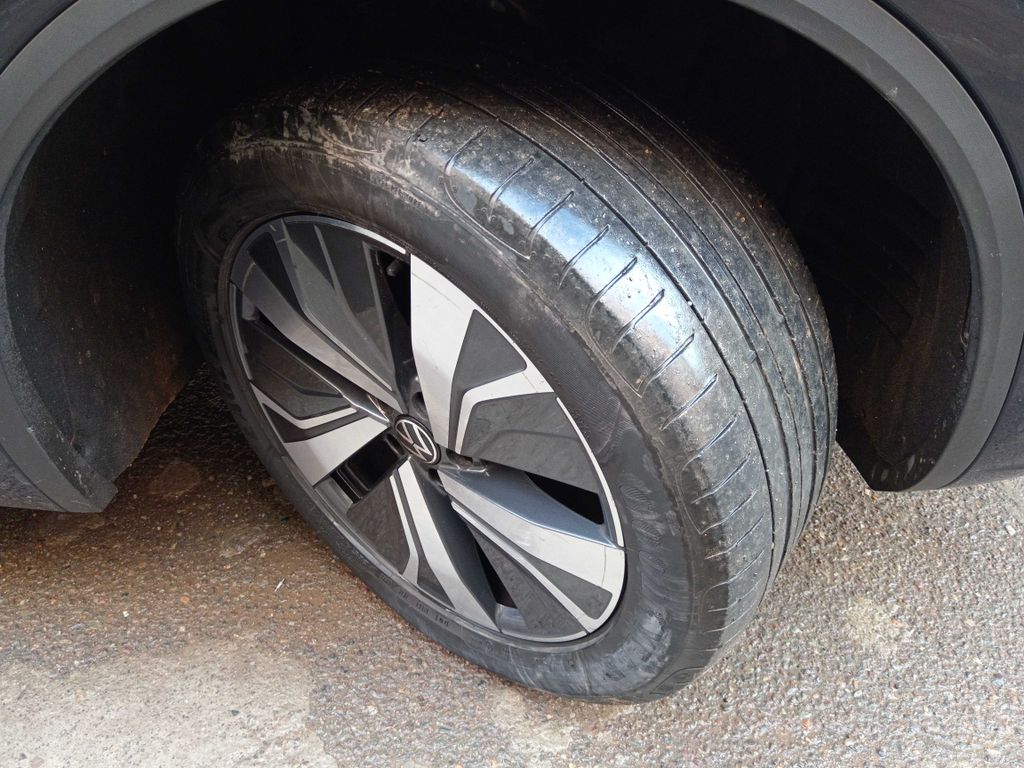 VOLKSWAGEN Touareg 2024