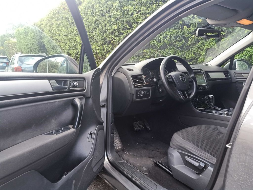VOLKSWAGEN Touareg 2014