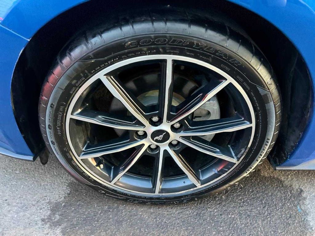 FORD Mustang Convertible 2021