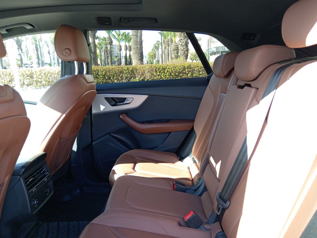 AUDI Q8 2021