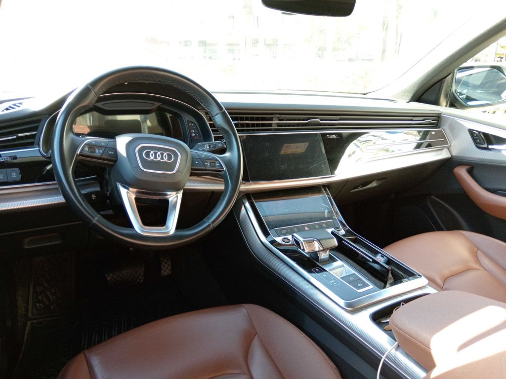 AUDI Q8 2021