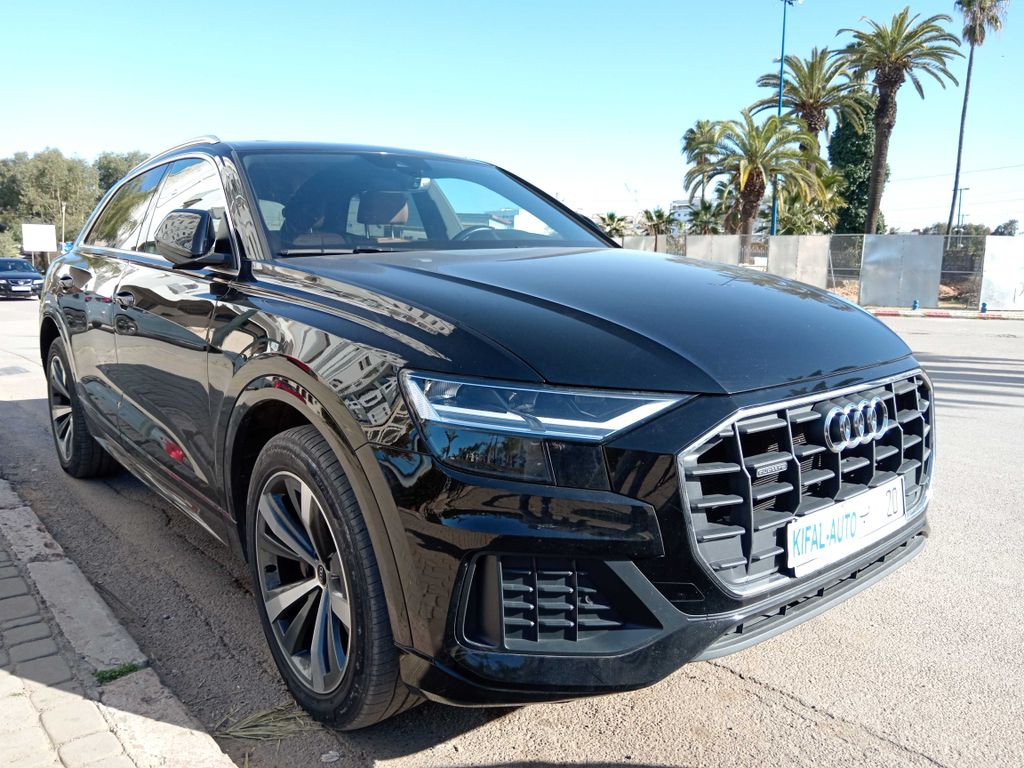 AUDI Q8