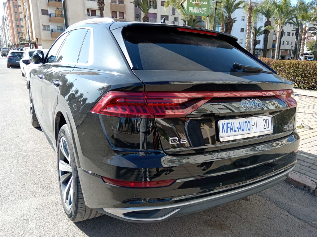 AUDI Q8 2021