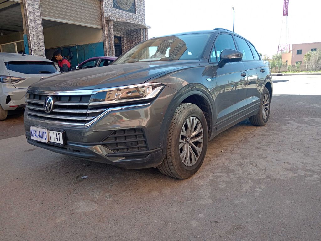 VOLKSWAGEN Touareg