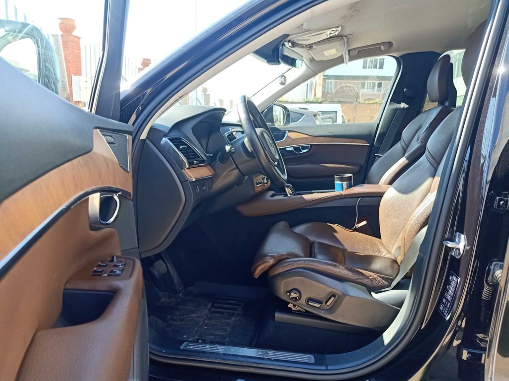 VOLVO XC90 2021