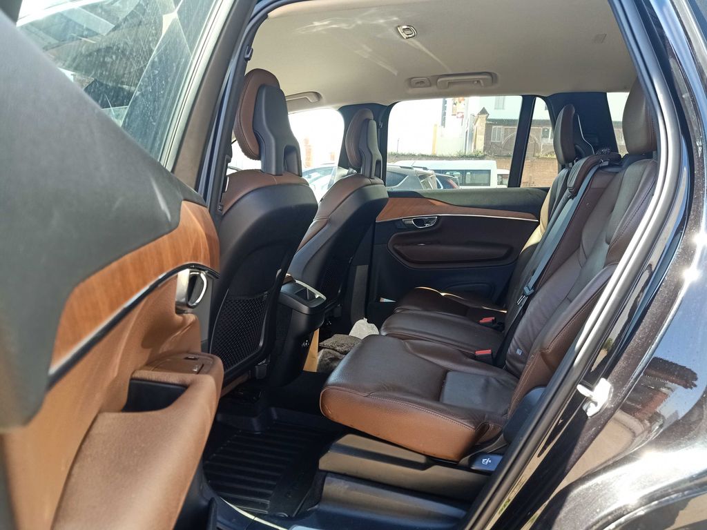 VOLVO XC90 2021