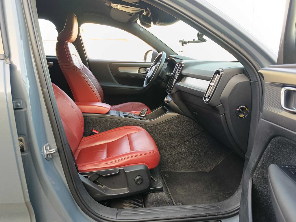 VOLVO XC40 2019