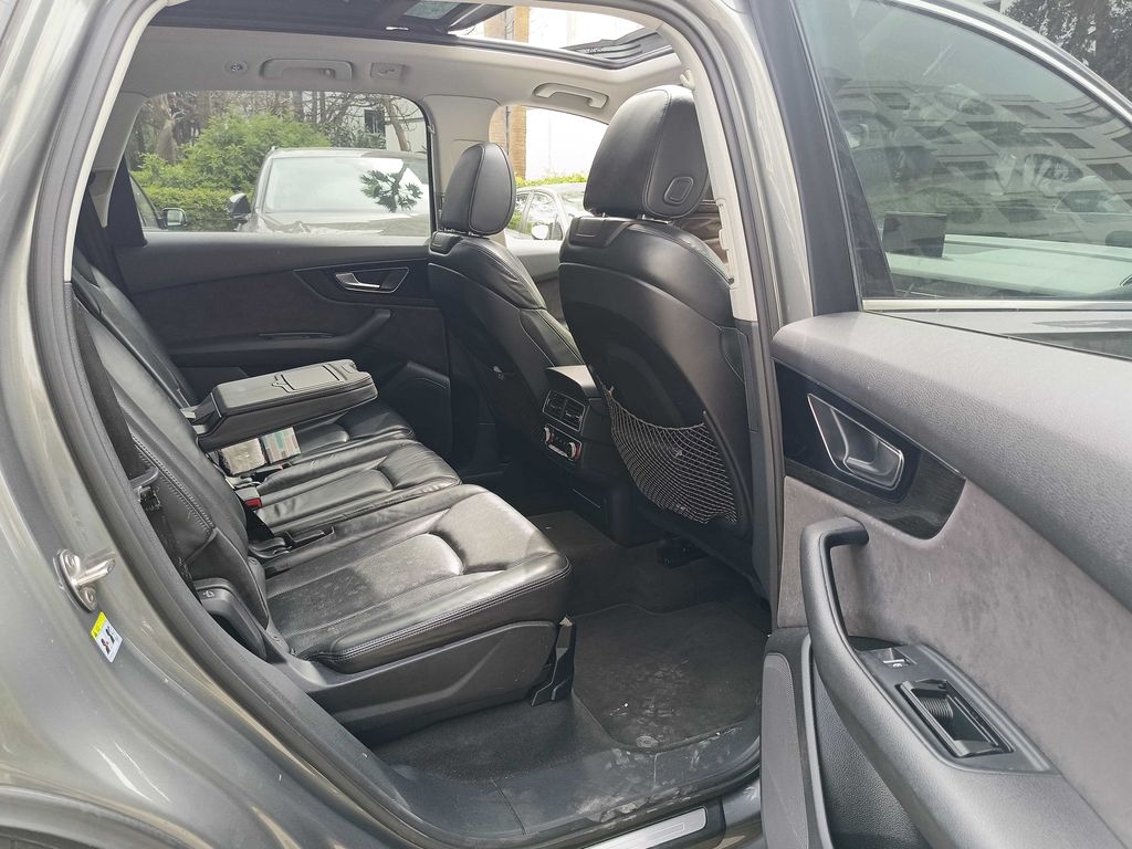 AUDI Q7 2017