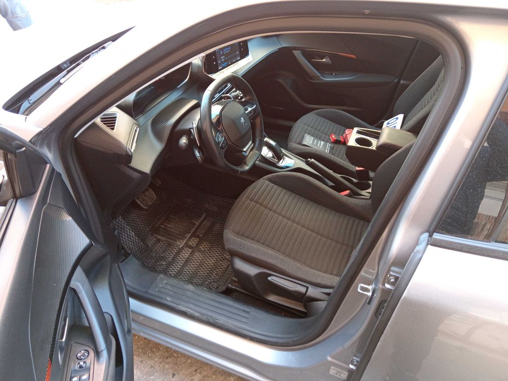 PEUGEOT 2008 2021