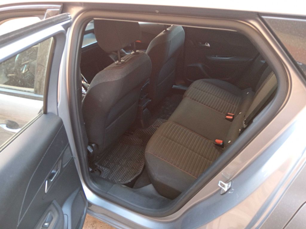 PEUGEOT 2008 2021
