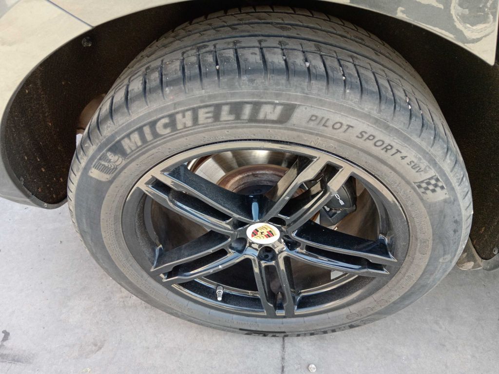 PORSCHE Macan 2022
