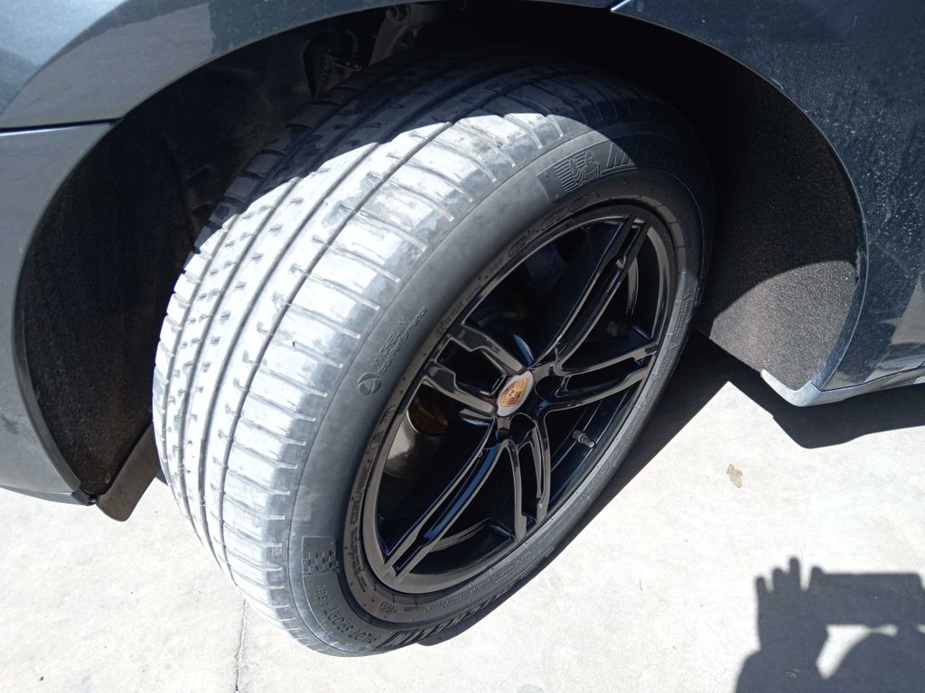 PORSCHE Macan 2022