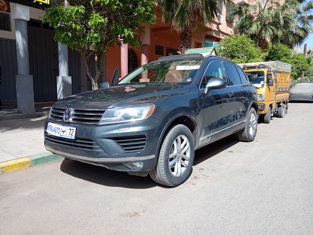 VOLKSWAGEN Touareg